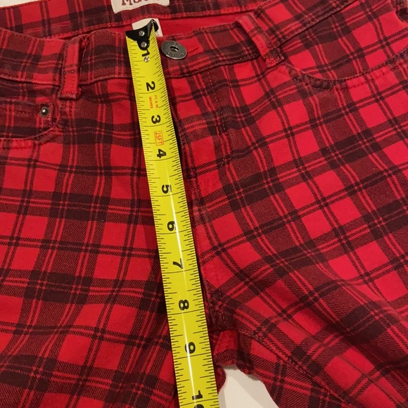 Women's Mudd Red checkered pants. It has a great stretch to it. Size: L - Picture 6 of 9
